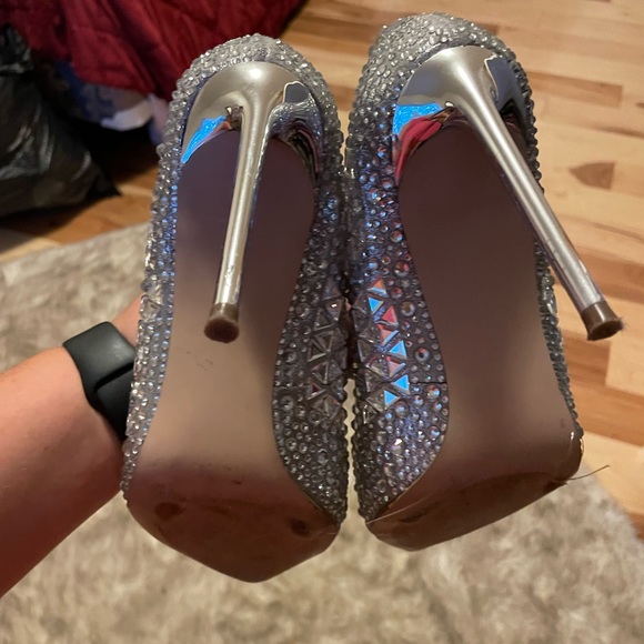 Gently Used Steve Madden shiny metallic pumps size 7. - Picture 5 of 8